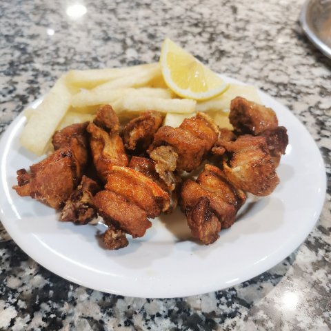 Chicharron con arepa